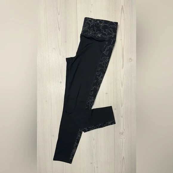 Skechers Black Leggings with Floral Pattern - Picture 4 of 6